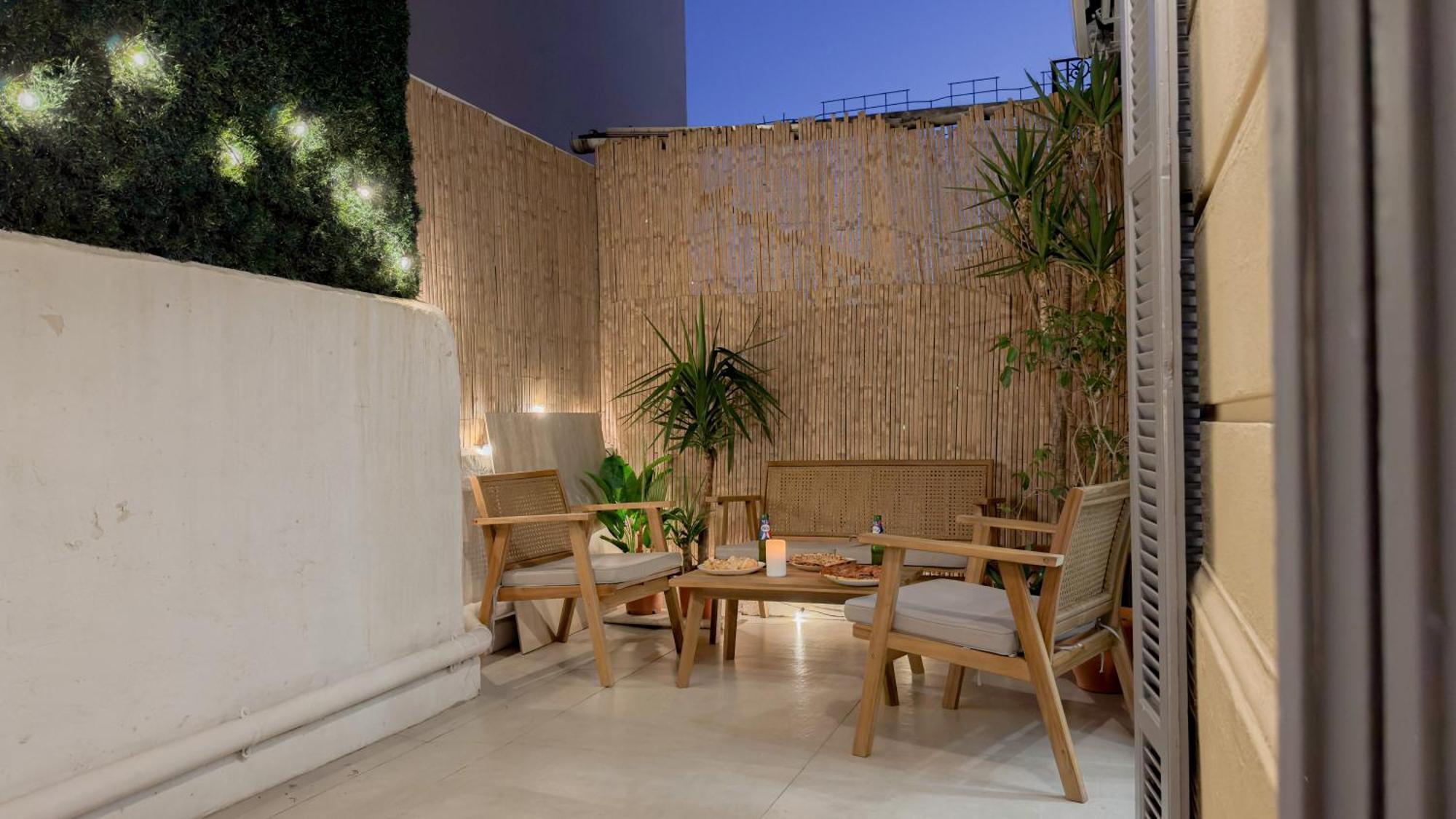 Apartamento - Bright & Modern - Private Terrace - Aircon - Near Train &