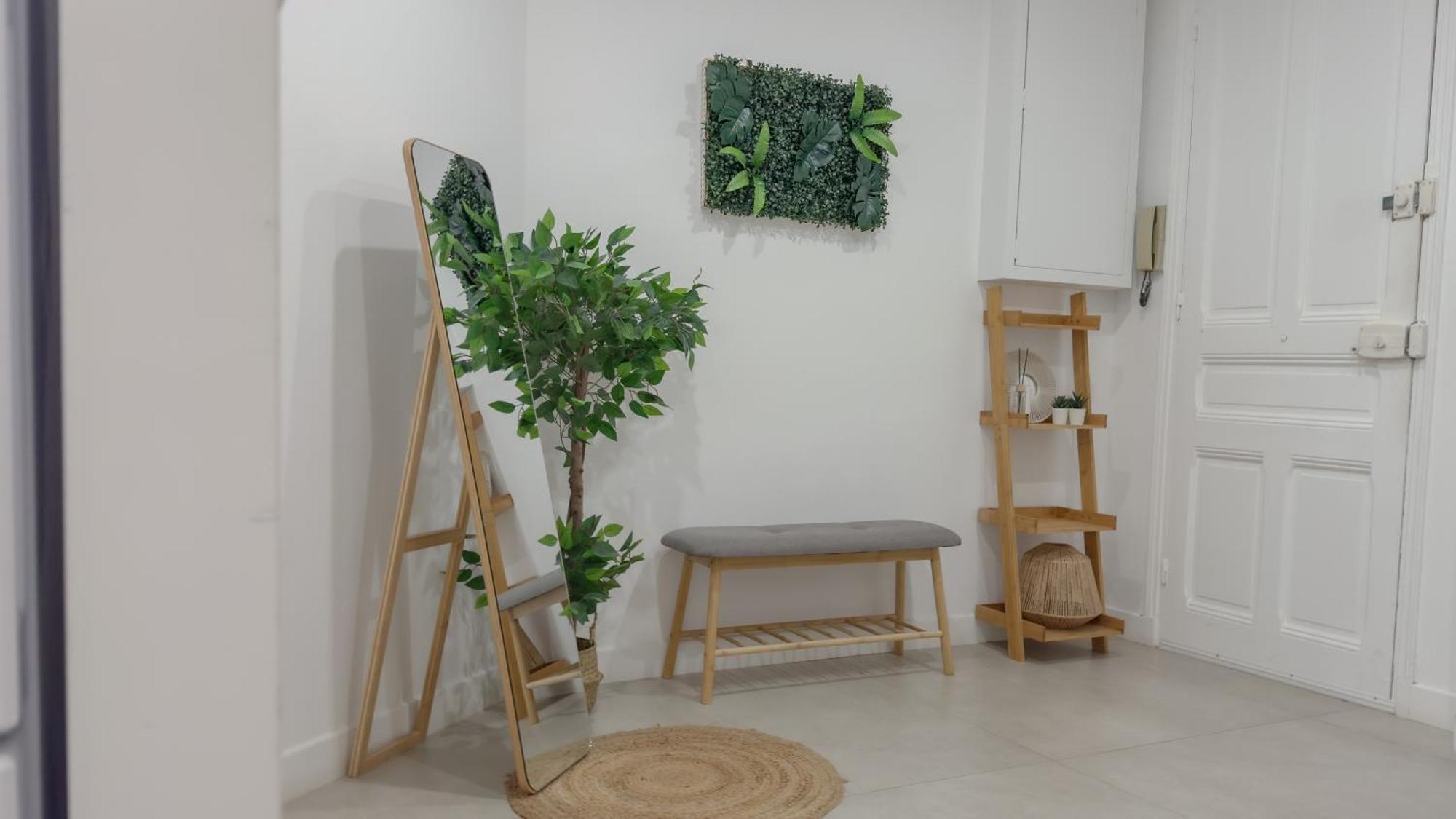 Apartment - Bright & Modern - Private Terrace - Aircon - Near Train & *