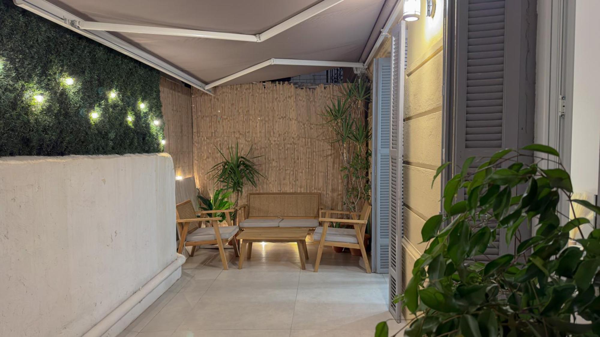 - Bright & Modern - Private Terrace - Aircon - Near Train & Nice
