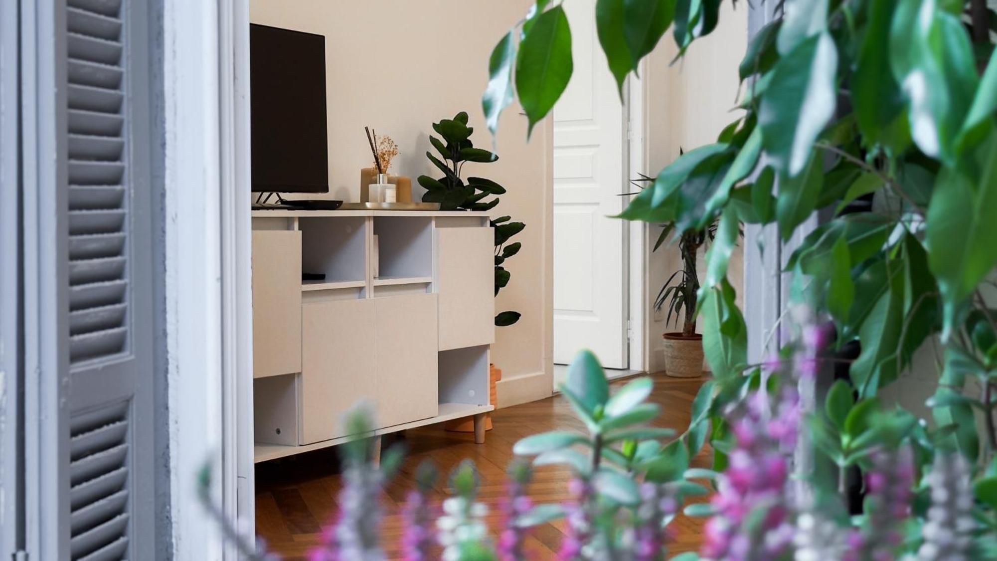 Apartment - Bright & Modern - Private Terrace - Aircon - Near Train &